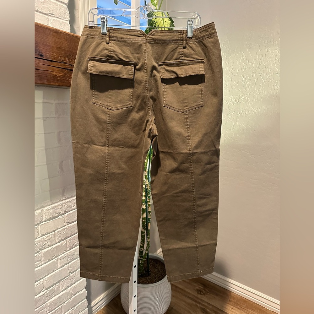 Flamingals Cropped Utility Ankle Pants in Olive - Picture 10 of 10